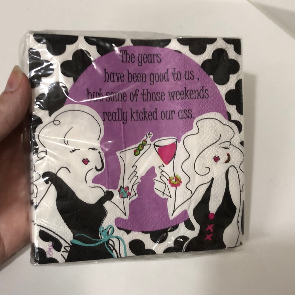 💄FREE💄Fun Party Napkins - Picture 1 of 5